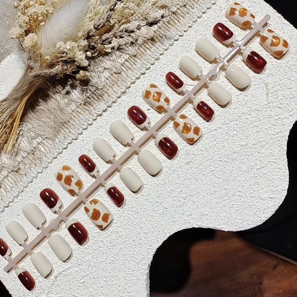 Kastanjebjörn Cat Eye Lösnaglar Kort Ballerinaform Glitter