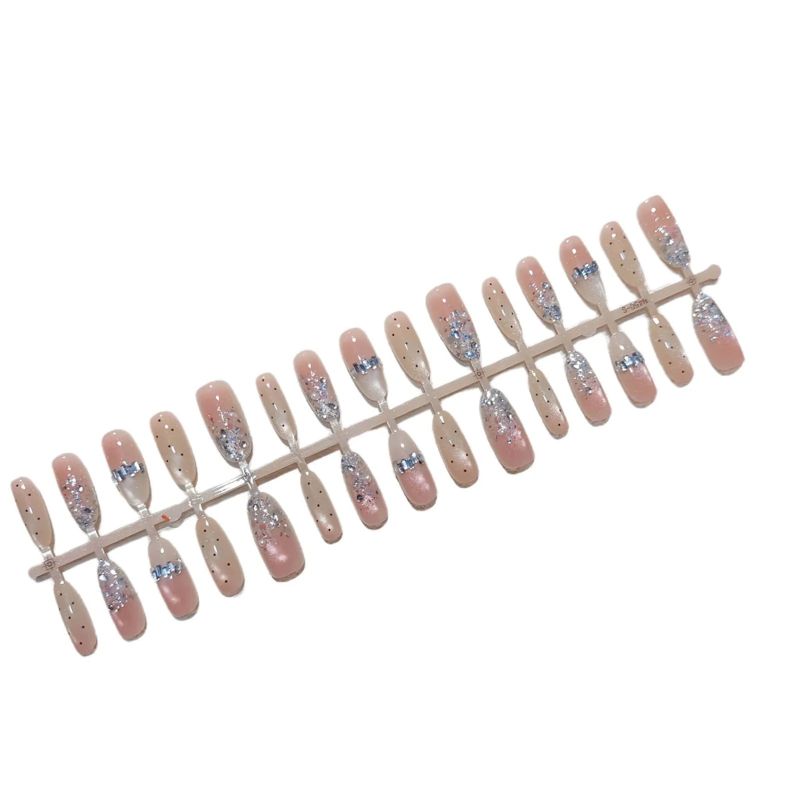 Nude Lösnaglar med Silverglitter, Cat Eye-effekt, Medelstor Oval Form