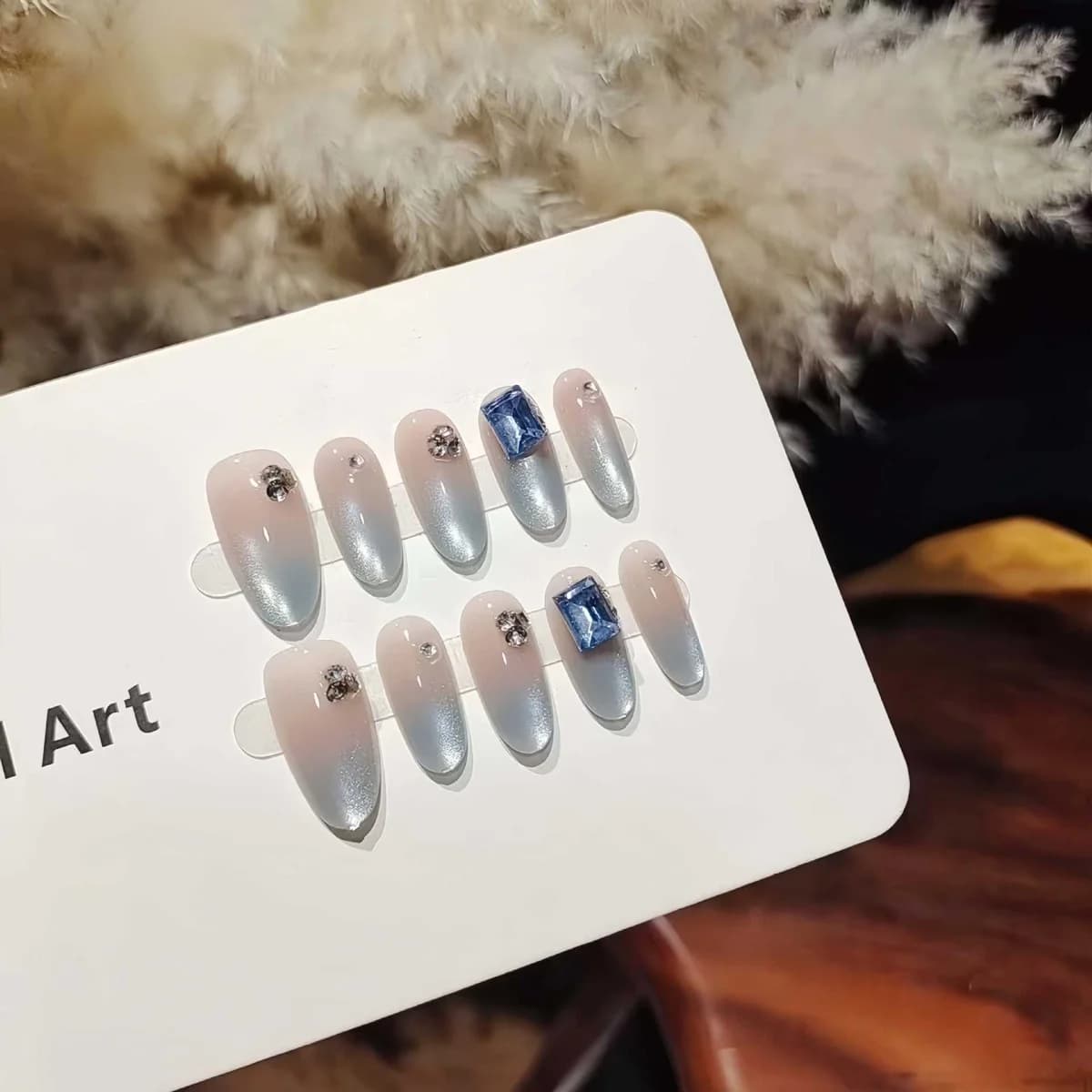 Isblå kattögon-lösnaglar med glittergradient, medium oval