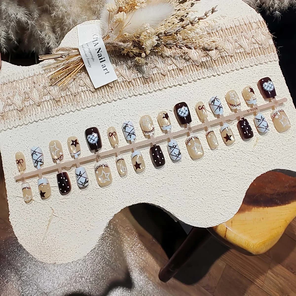 Dimblå Cat Eye Lösnaglar med Slips- och Stjärndesign