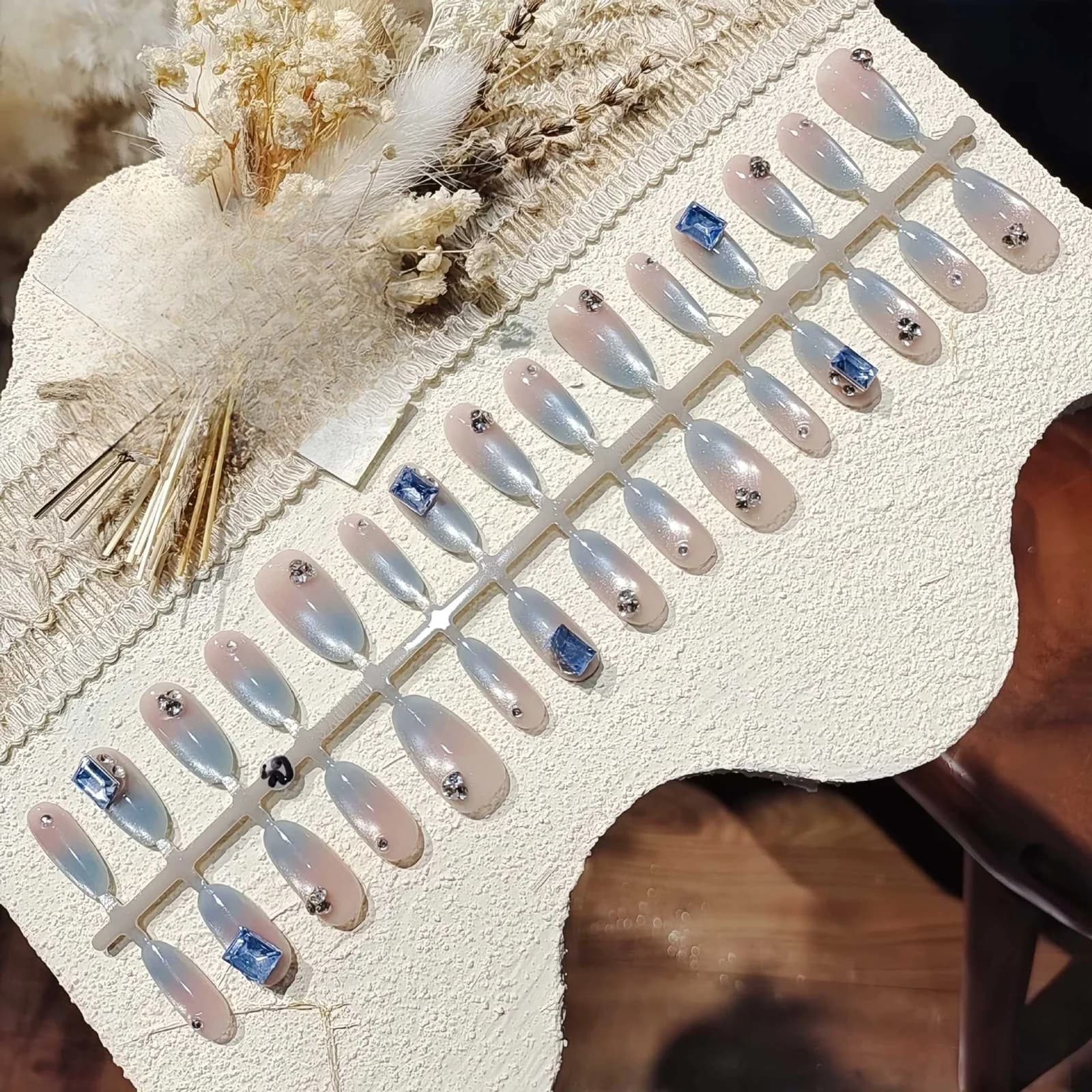 Isblå Cat Eye Lösnaglar med Glittergradient Medel Oval