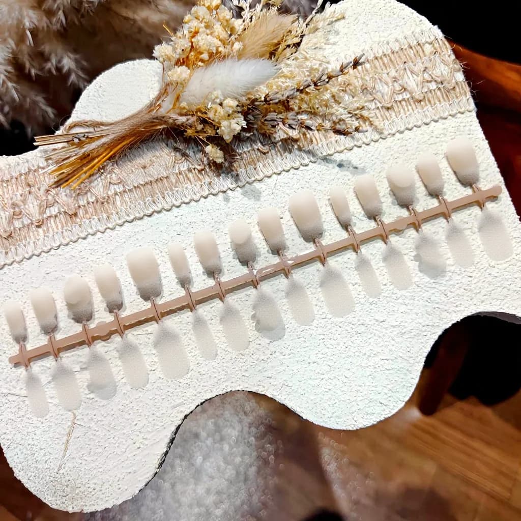 Svart kattöga press on naglar med pärlor och strass