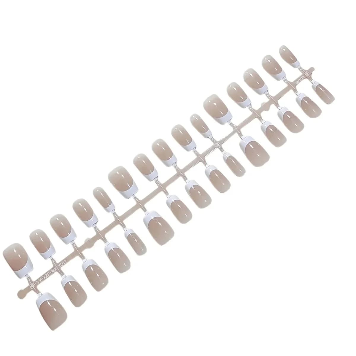 Korta franska press-on-naglar, naturlig nude-look