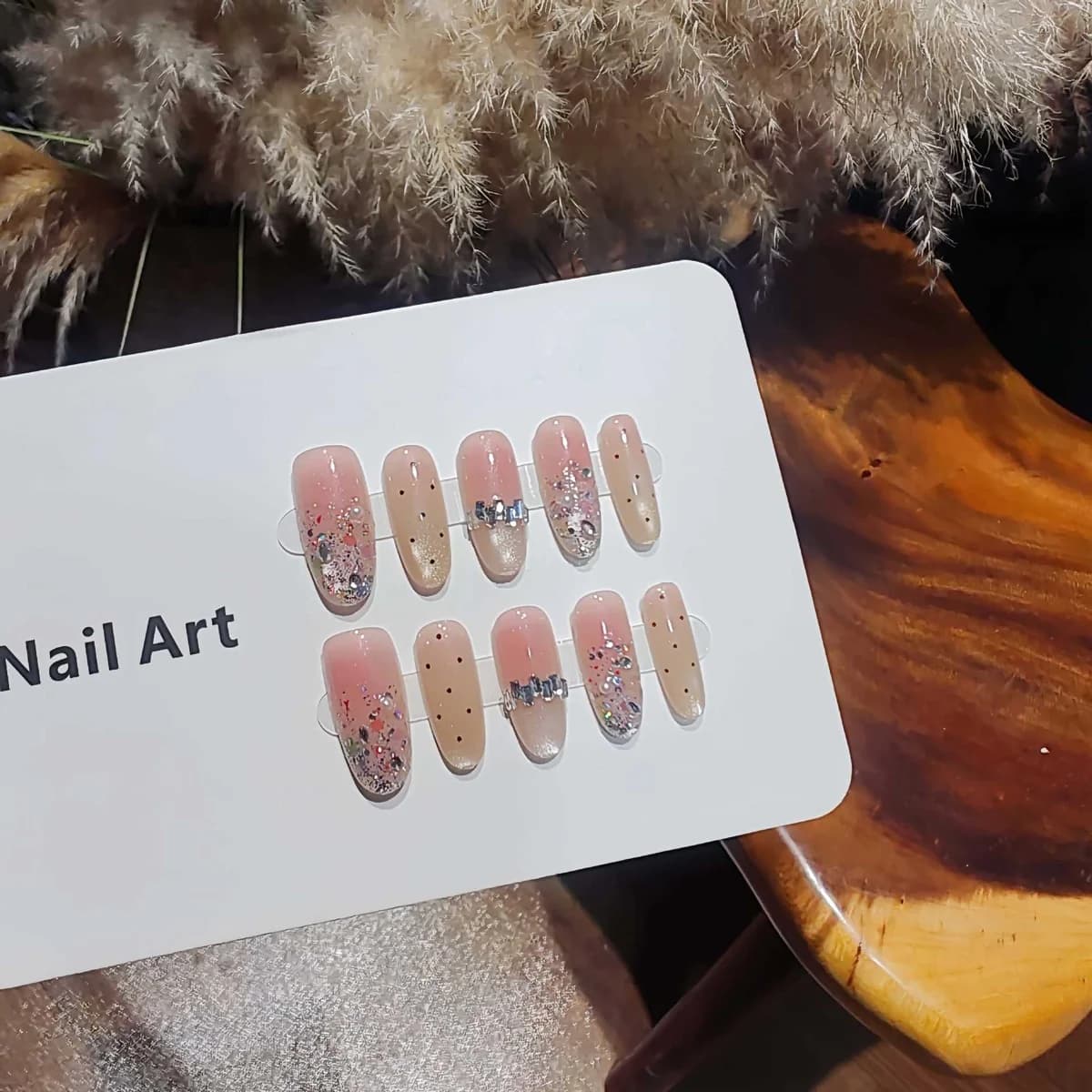 Nude Lösnaglar med Silverglitter, Cat Eye-effekt, Medelstor Oval Form