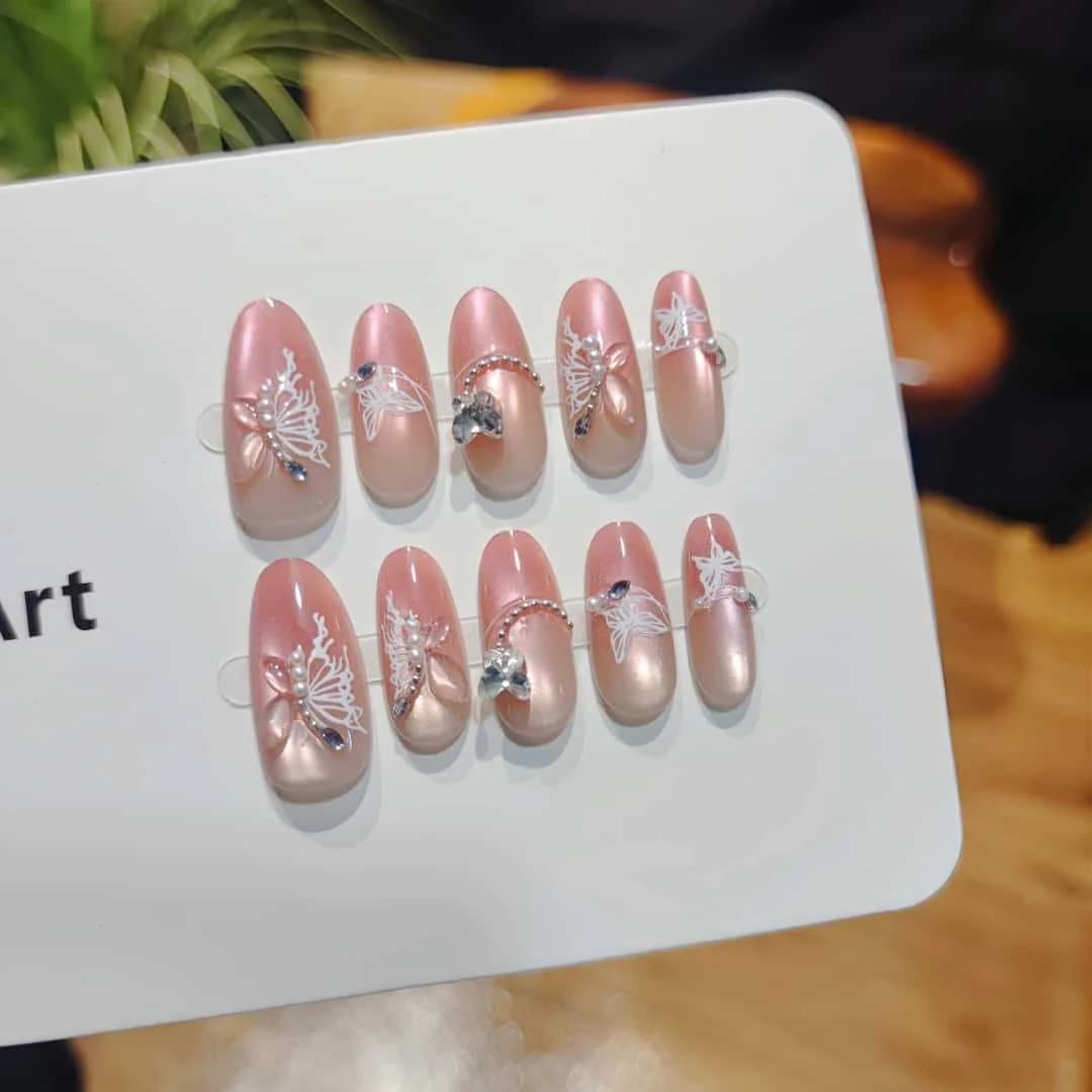 Sweet Berry Cat Eye Lösnaglar med Rosett och Strass