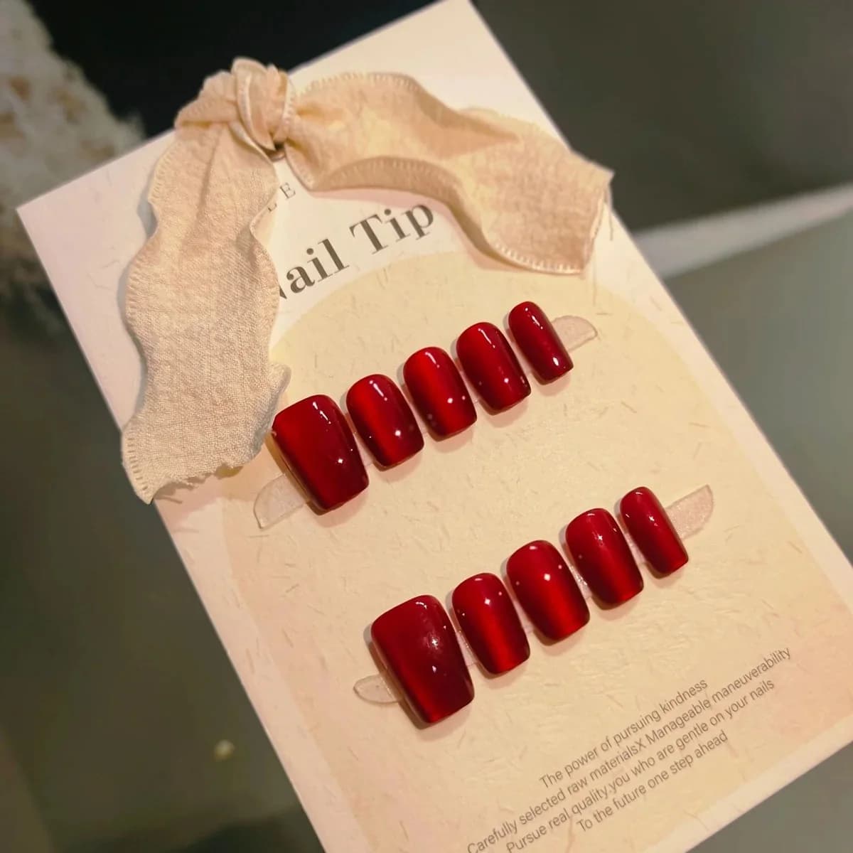 Röda press-on-naglar, kort fyrkantig form med glitter