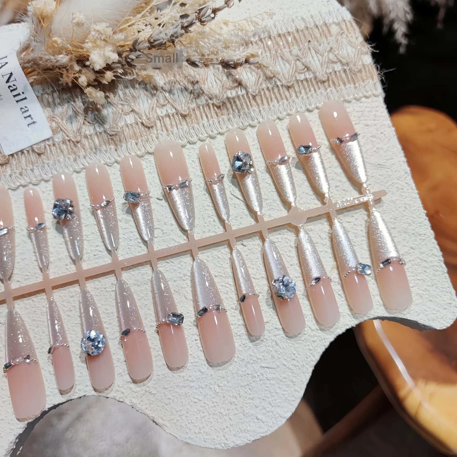 Pärlglansiga strass press-on naglar kattögon glitter manikyrset
