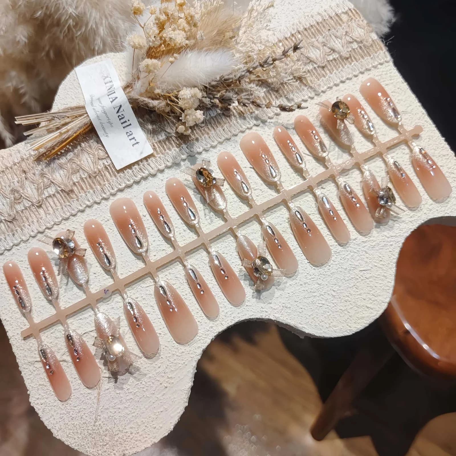 Paris Dream Cat Eye lösnaglar med strass och band
