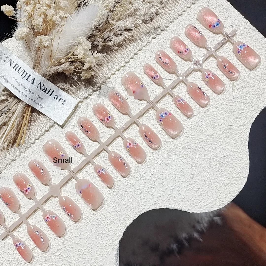 Press-on-naglar med körsbärsblom, katögon och strass