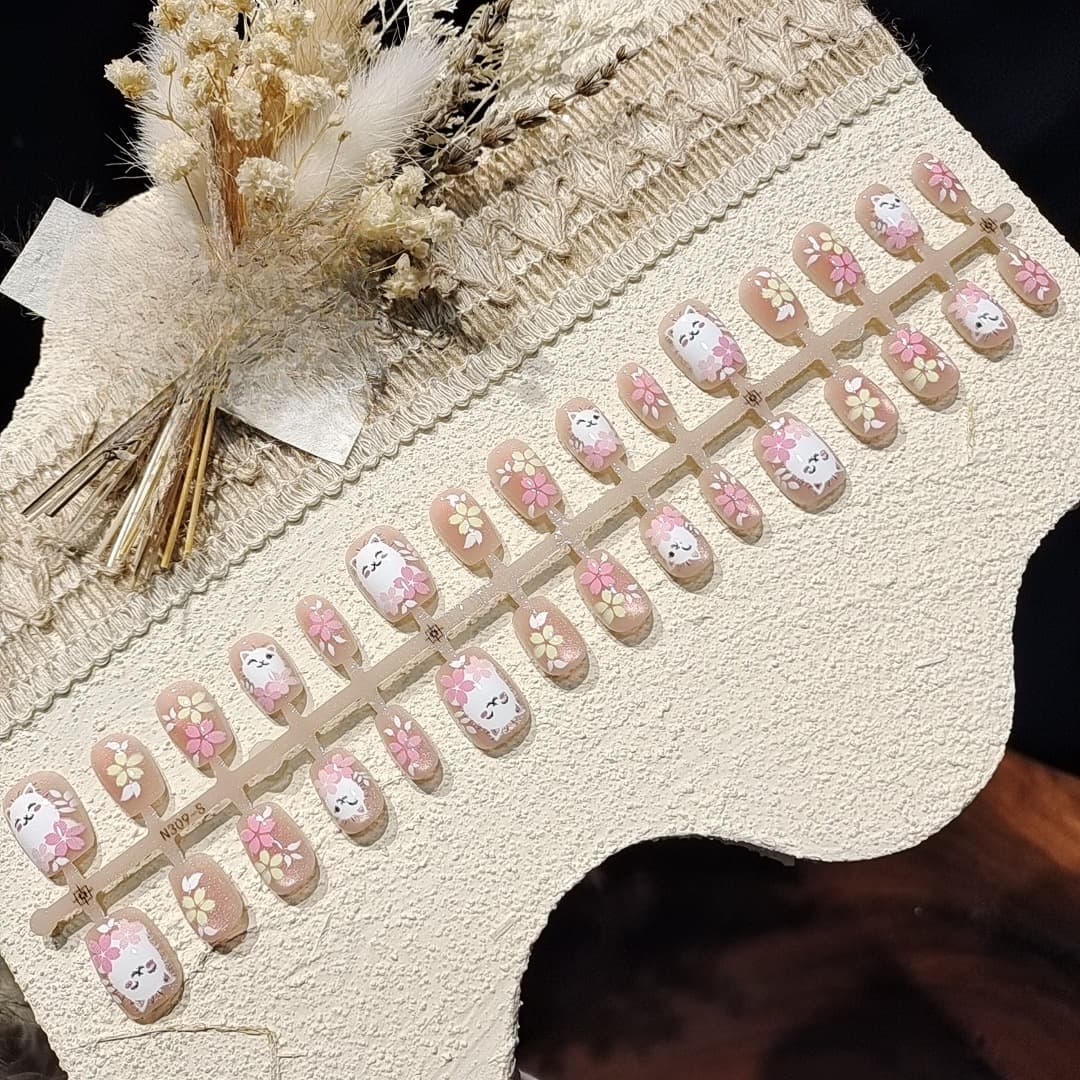 Rosa kattögon lösnaglar, kort ballerinaform, blommig design